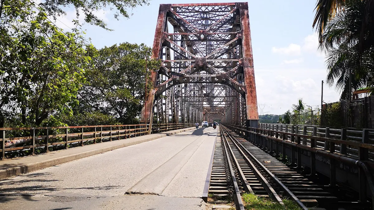 El Puente Monumental sobre el río Magdalena, en Puerto Berrío