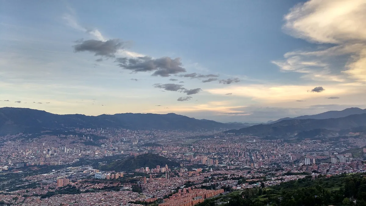 Panorámica de Medellín desde el cerro El Picacho